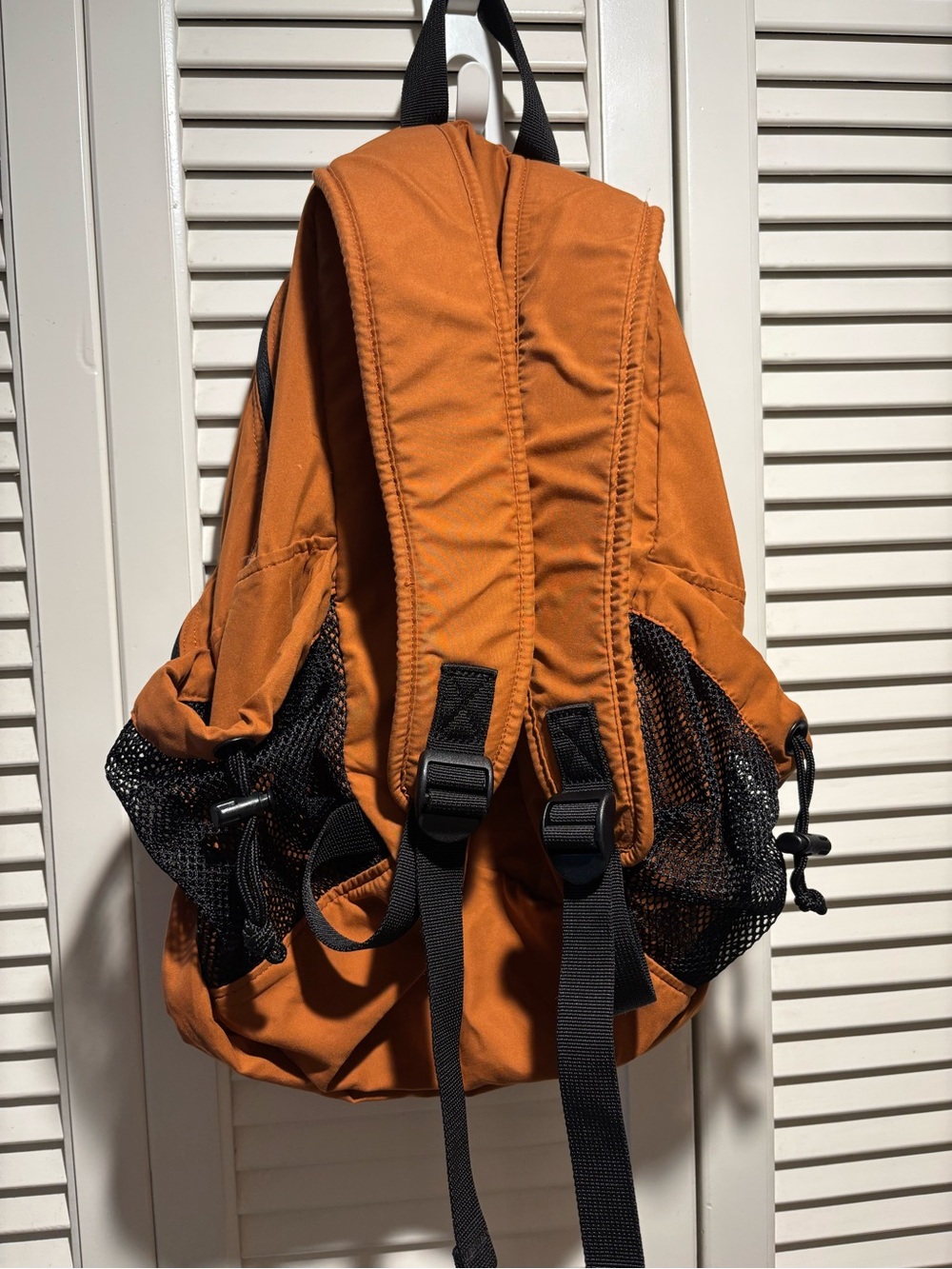 Rick Steves Civita Day Pack & Brookstone Travel Pouch Set - Picture 6 of 9